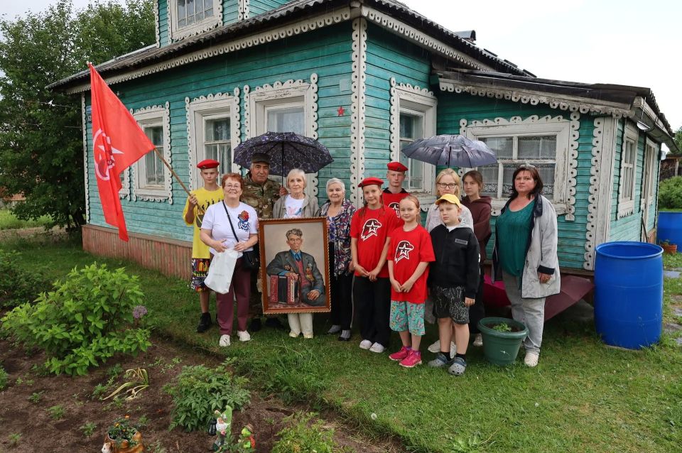 В Карпогорах на улице Ленина зажглись новые звёзды Героев В Карпогорах на улице Ленина зажглись новые звёзды Героев