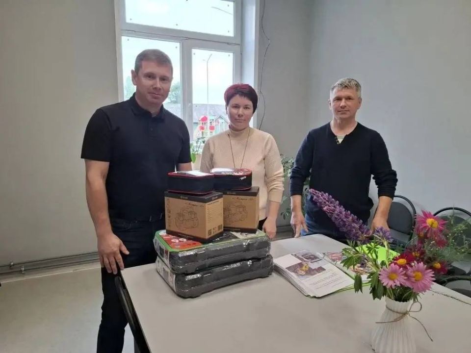Игорь Арсентьев: Сегодня вновь посетил Плесецкий округ: большую часть поездки посвятил встречам с волонтёрскими организациями, которые делают по-настоящему важное дело для людей и нашей армии Игорь Арсентьев: Сегодня вновь посетил Плесецкий округ: большую часть поездки посвятил встречам с волонтёрскими организациями, которые делают по-настоящему важное дело для людей и нашей армии