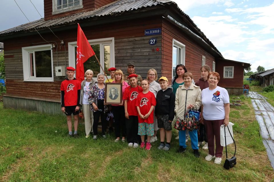 В Карпогорах на улице Ленина зажглись новые звёзды Героев В Карпогорах на улице Ленина зажглись новые звёзды Героев