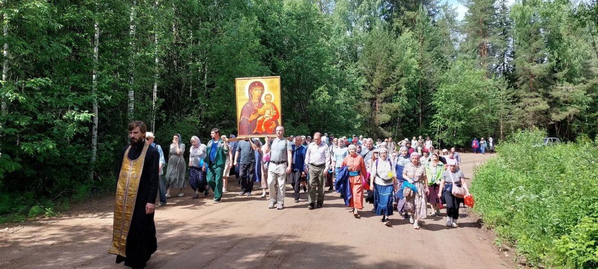 Состоялся 19-й ежегодный крестный ход к Христофоровой пустыни в Коряжме Состоялся 19-й ежегодный крестный ход к Христофоровой пустыни в Коряжме