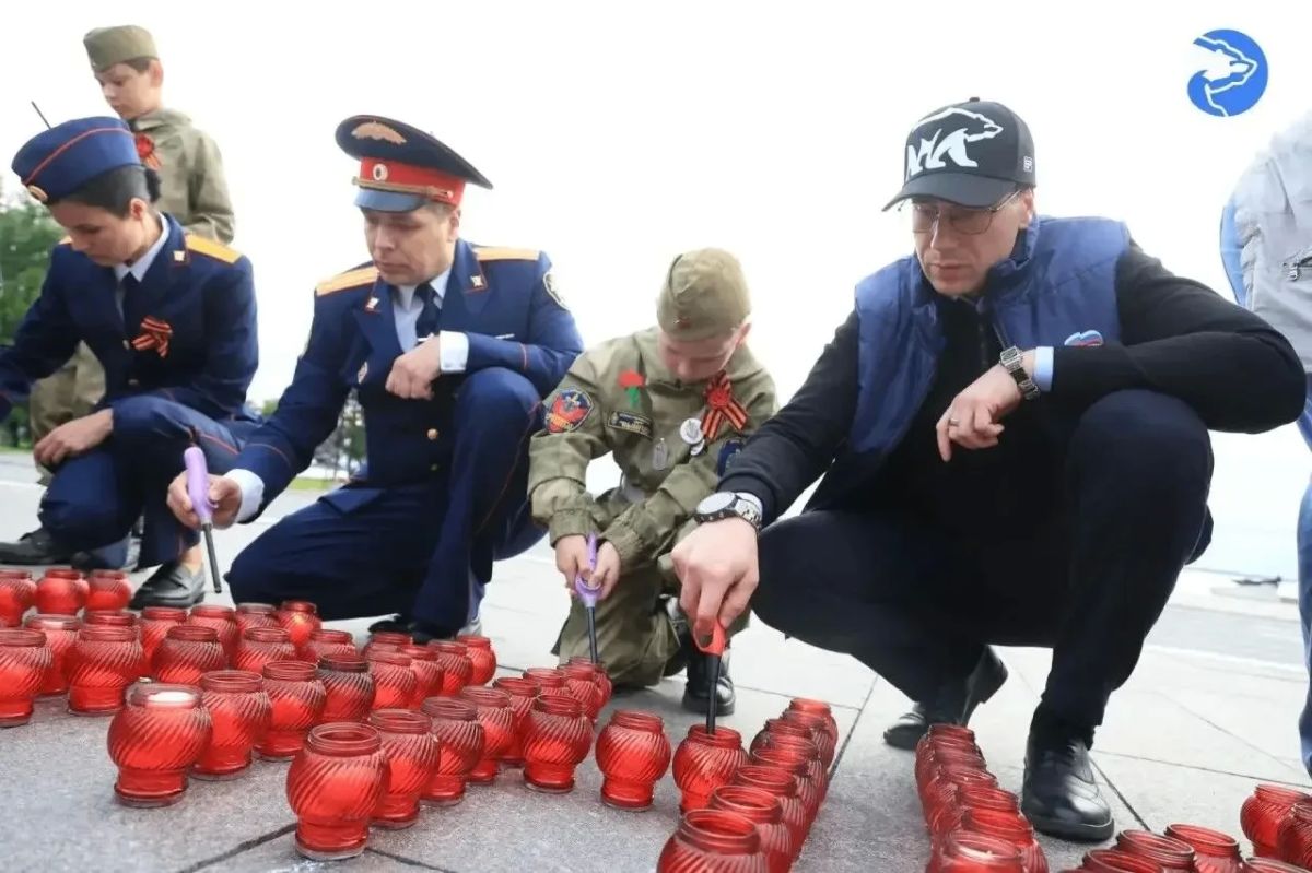 Ко Дню памяти и скорби в центре Архангельска из сотен свечей выложили слова «Поморье помнит» — так северяне почтили память тех, кто отдал жизнь за свободу и независимость нашей Родины в годы Великой Отечественной войны Ко Дню памяти и скорби в центре Архангельска из сотен свечей выложили слова «Поморье помнит» — так северяне почтили память тех, кто отдал жизнь за свободу и независимость нашей Родины в годы Великой Отечественной войны