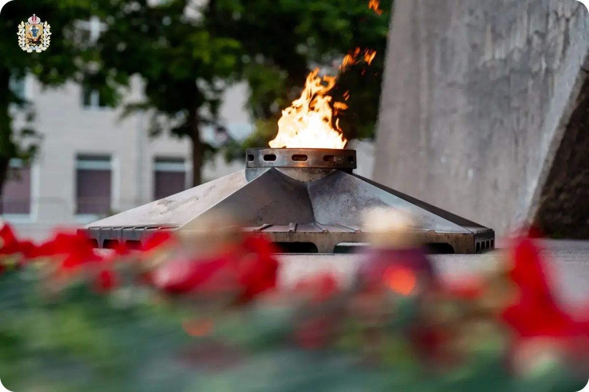 В Архангельске на Набережной Северной Двины у Вечного огня прошла всероссийская акция «Огненные картины войны» В Архангельске на Набережной Северной Двины у Вечного огня прошла всероссийская акция «Огненные картины войны»