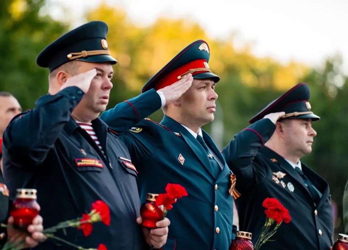 Сотрудники следственного управления приняли участие в акции «Свеча памяти» Сотрудники следственного управления приняли участие в акции «Свеча памяти»