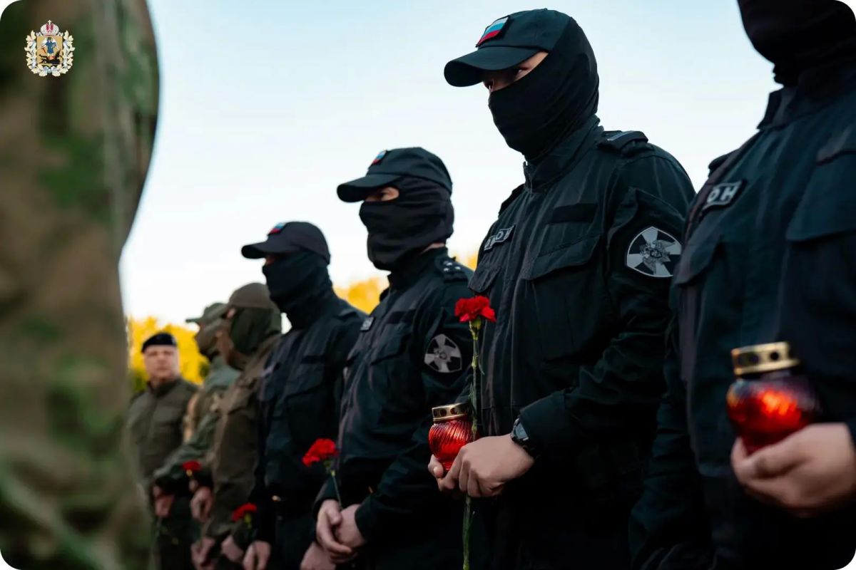 В Архангельске на Набережной Северной Двины у Вечного огня прошла всероссийская акция «Огненные картины войны» В Архангельске на Набережной Северной Двины у Вечного огня прошла всероссийская акция «Огненные картины войны»