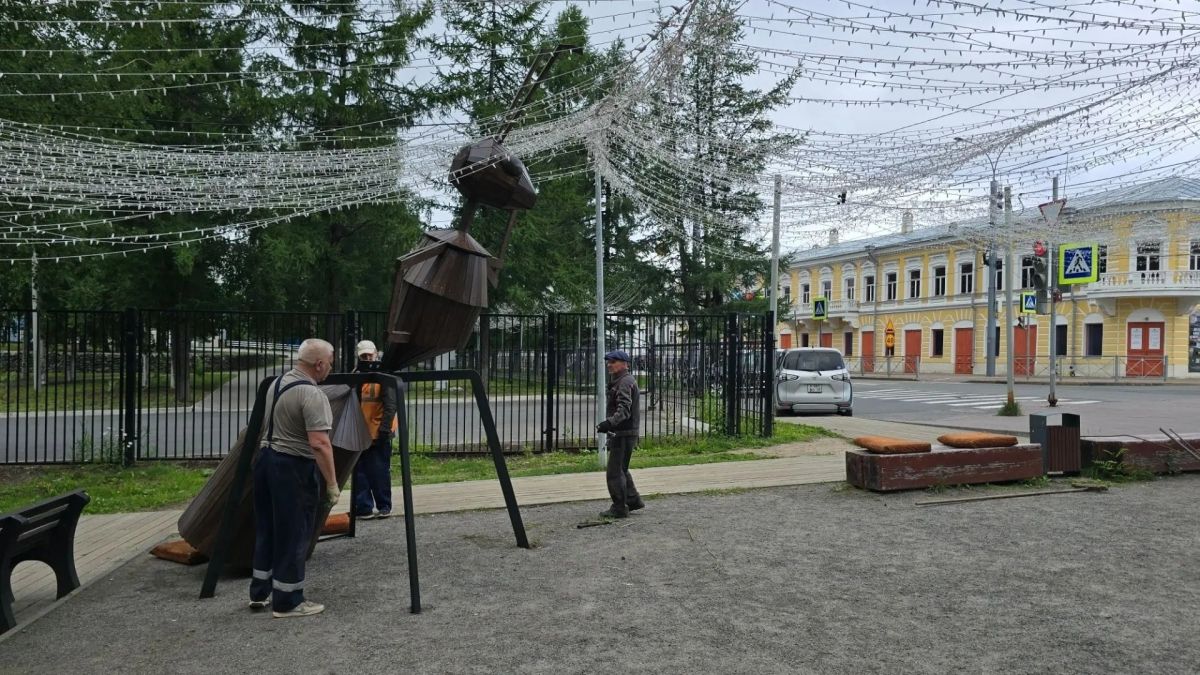 Муравей возвращается в Молодёжный сквер после долгого лечения Муравей возвращается в Молодёжный сквер после долгого лечения