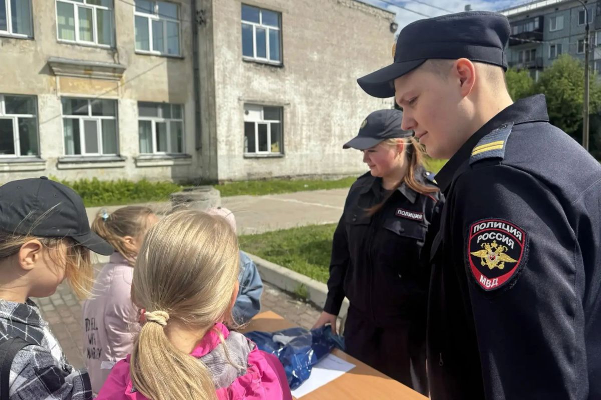 Сотрудники и слушатели Центра профессиональной подготовки регионального УМВД провели для школьников познавательную квест-игру Сотрудники и слушатели Центра профессиональной подготовки регионального УМВД провели для школьников познавательную квест-игру
