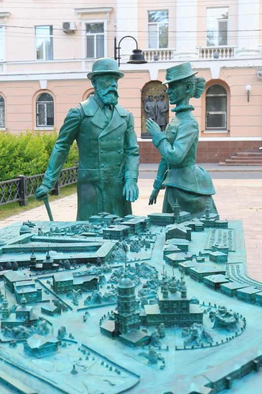 сквере у Нулевой версты открылся бронзовый макет исторического центра Архангельска
