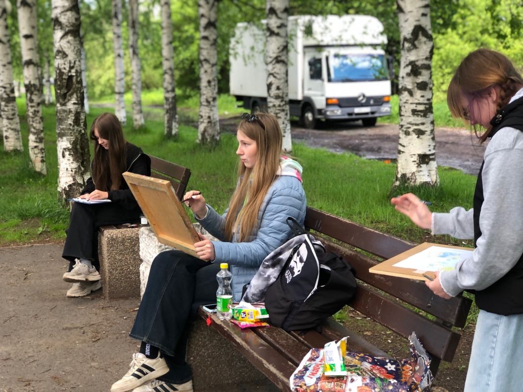 У юных художников время пленэров У юных художников время пленэров