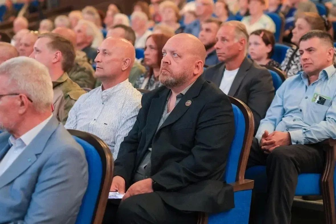 Александр Цыбульский: Военные песни всегда были частью солдатской жизни: они поддерживали в трудные минуты, помогали сохранять веру, напоминали о доме, семье и Родине Александр Цыбульский: Военные песни всегда были частью солдатской жизни: они поддерживали в трудные минуты, помогали сохранять веру, напоминали о доме, семье и Родине