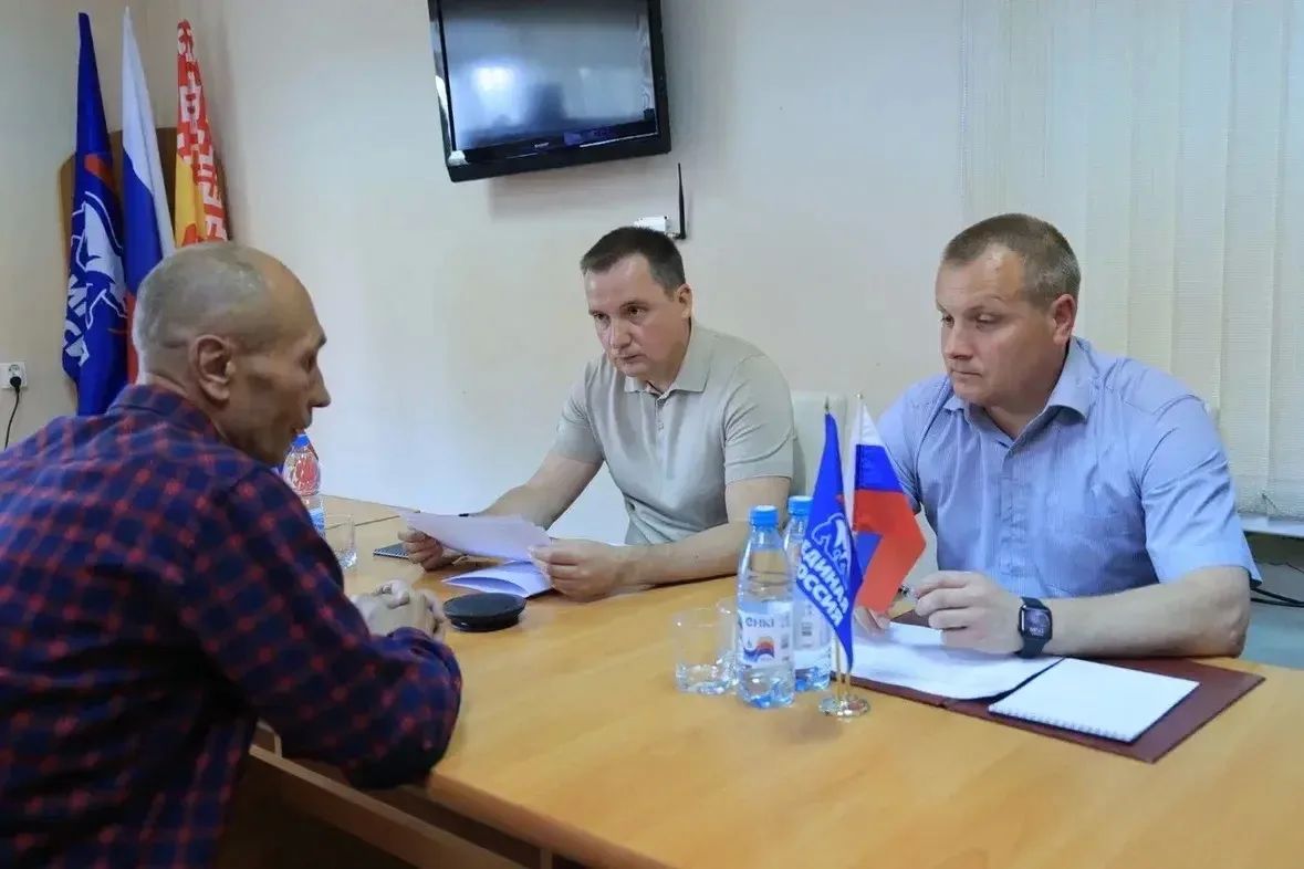 Александр Цыбульский: Так совпало, что старт новой заявочной кампании проекта «Комфортное Поморье» дал сегодня в общественной приемной «Единой России» в Вельске Александр Цыбульский: Так совпало, что старт новой заявочной кампании проекта «Комфортное Поморье» дал сегодня в общественной приемной «Единой России» в Вельске