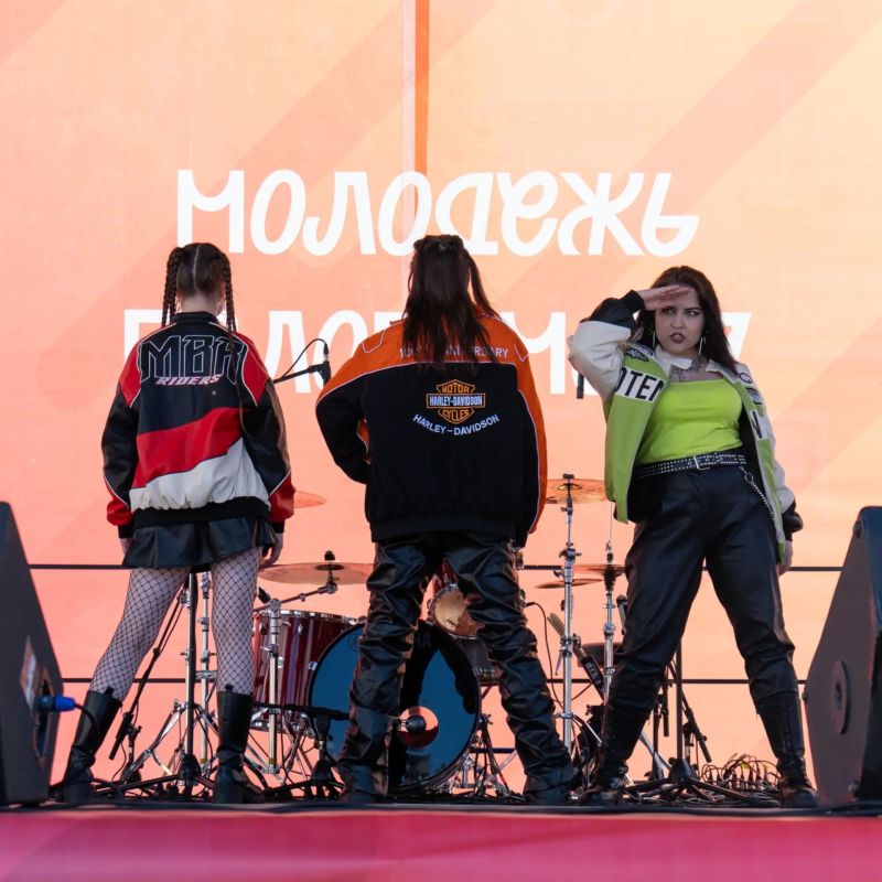 Любим такие подборки. Потому что День молодёжи — это не одна площадка и не один город
