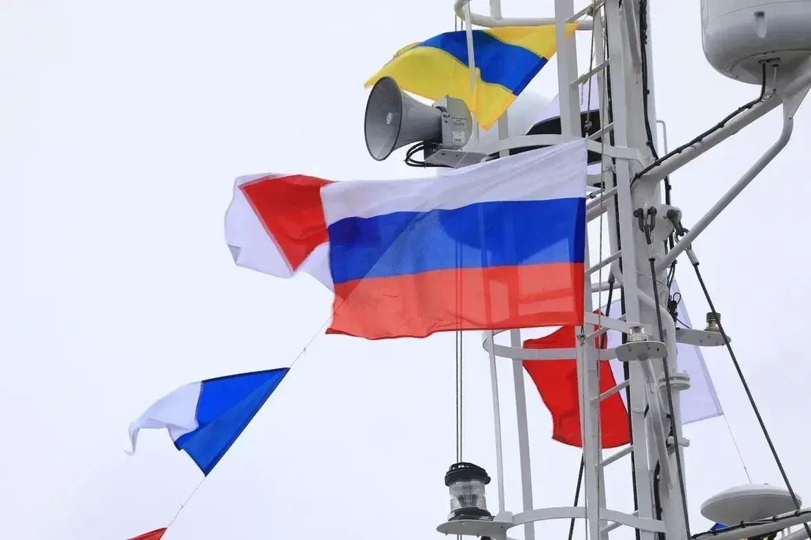 Александр Цыбульский: В морском порту Архангельск поднят государственный флаг на новом арктическом спасательном буксире ледового класса «Фавор» Александр Цыбульский: В морском порту Архангельск поднят государственный флаг на новом арктическом спасательном буксире ледового класса «Фавор»