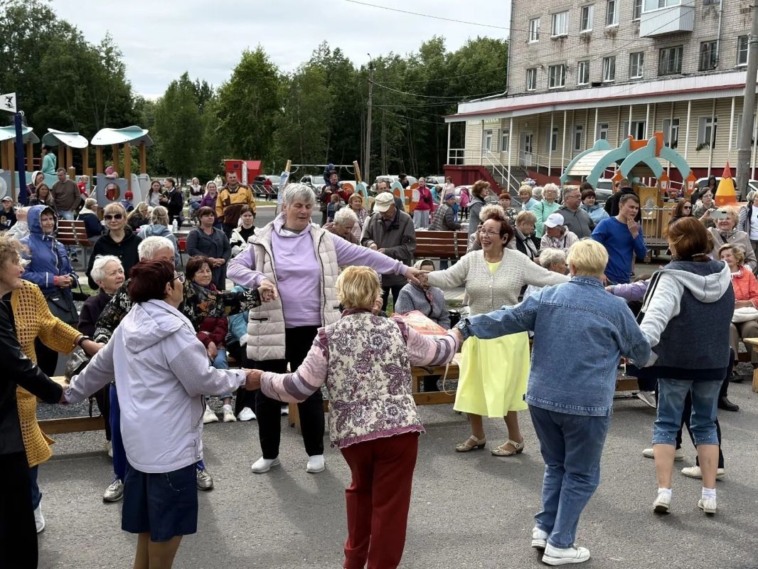 В выходные архангелогородцы отметили сразу два праздника - День Маймаксы и День Бревенника В выходные архангелогородцы отметили сразу два праздника - День Маймаксы и День Бревенника