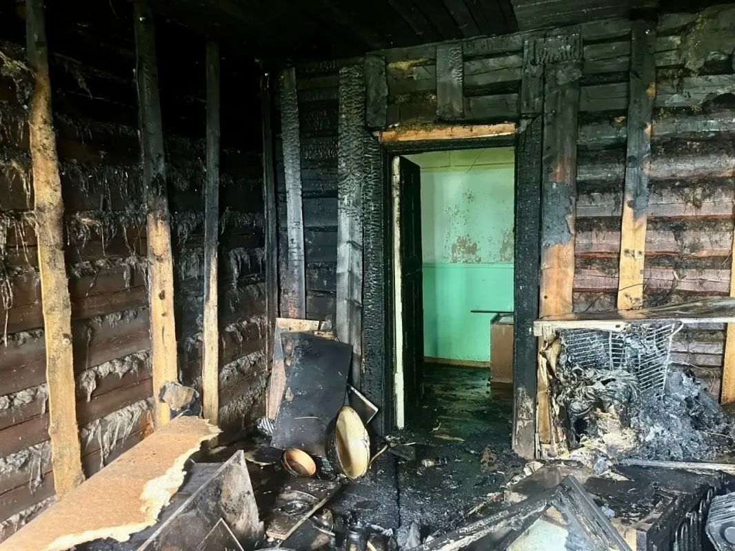 В Няндомском округе горел двухэтажный жилой дом В Няндомском округе горел двухэтажный жилой дом