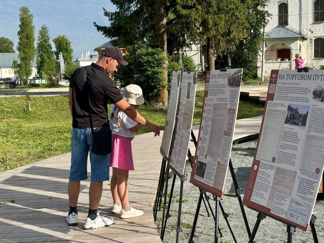 Каргополе открылась планшетная выставка «Город, запечатленный в документе…» Каргополе открылась планшетная выставка «Город, запечатленный в документе…»