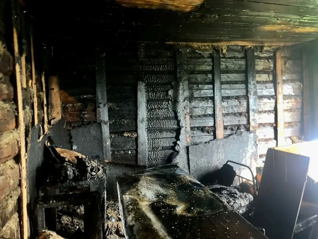 В Няндомском округе горел двухэтажный жилой дом В Няндомском округе горел двухэтажный жилой дом