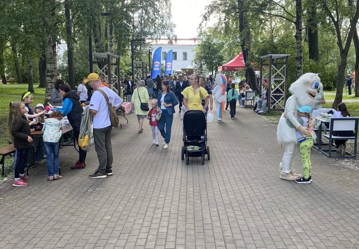 Петровский парк стал центром семейного тепла Петровский парк стал центром семейного тепла