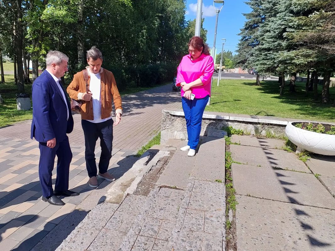 Капремонт фасада Ломоносовского ДК стартовал – сегодня провели выездное совещание Капремонт фасада Ломоносовского ДК стартовал – сегодня провели выездное совещание