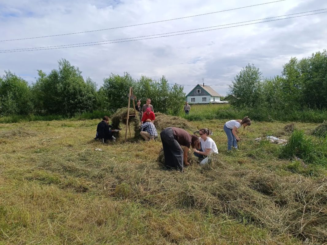 Представьте: аромат свежего сена, тёплое солнце, звонкий смех и творческий азарт Представьте: аромат свежего сена, тёплое солнце, звонкий смех и творческий азарт