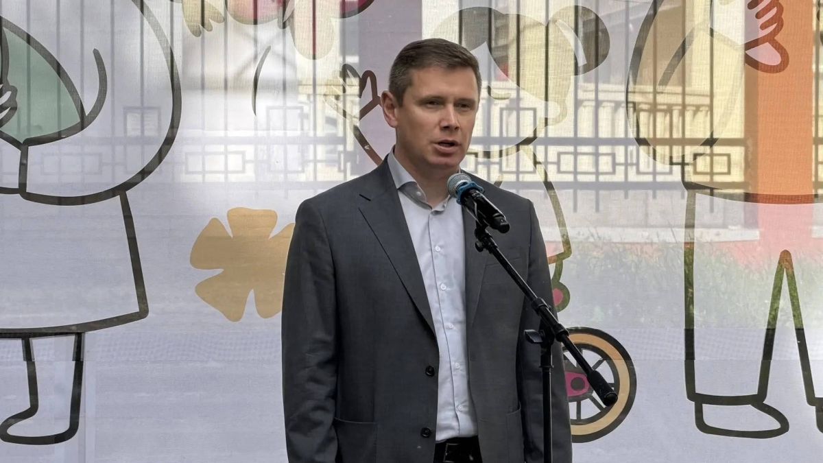 Игорь Арсентьев: Сегодня в Архангельске в День любви, семьи и верности Министерство труда, занятости и социального развития отметило сразу несколько семей за верность, тепло и вклад в общественную жизнь