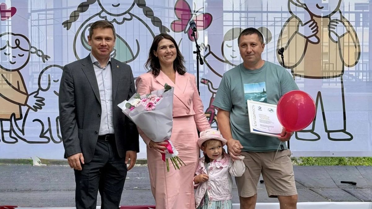 Игорь Арсентьев: Сегодня в Архангельске в День любви, семьи и верности Министерство труда, занятости и социального развития отметило сразу несколько семей за верность, тепло и вклад в общественную жизнь Игорь Арсентьев: Сегодня в Архангельске в День любви, семьи и верности Министерство труда, занятости и социального развития отметило сразу несколько семей за верность, тепло и вклад в общественную жизнь