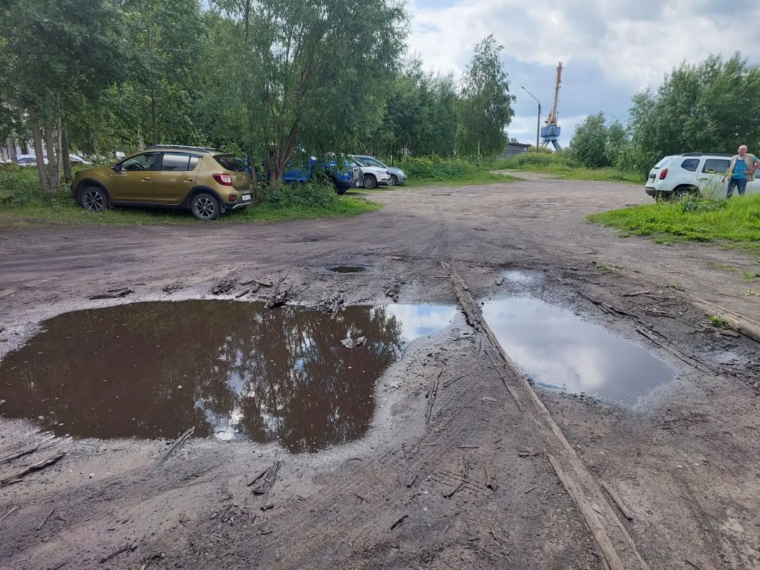 Готовим к благоустройству участок набережной Георгия Седова у здания Северного УГМС - от улицы Маяковского до Беломорской Флотилии Готовим к благоустройству участок набережной Георгия Седова у здания Северного УГМС - от улицы Маяковского до Беломорской Флотилии