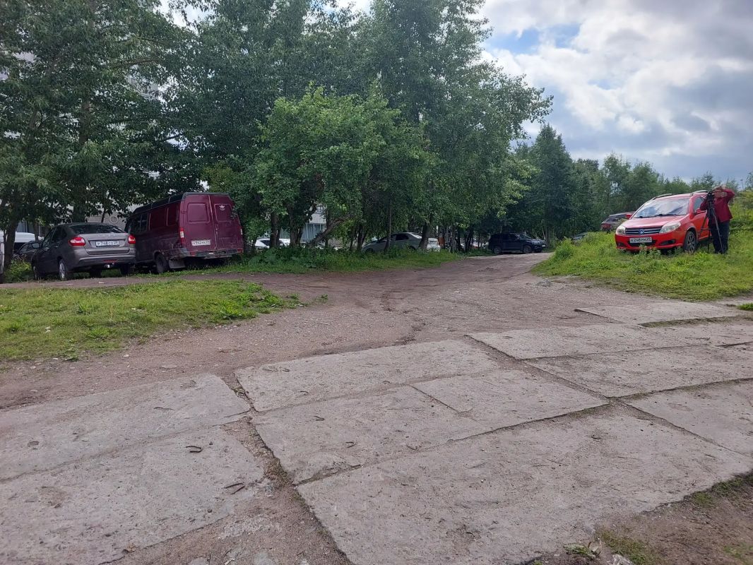 Готовим к благоустройству участок набережной Георгия Седова у здания Северного УГМС - от улицы Маяковского до Беломорской Флотилии Готовим к благоустройству участок набережной Георгия Седова у здания Северного УГМС - от улицы Маяковского до Беломорской Флотилии
