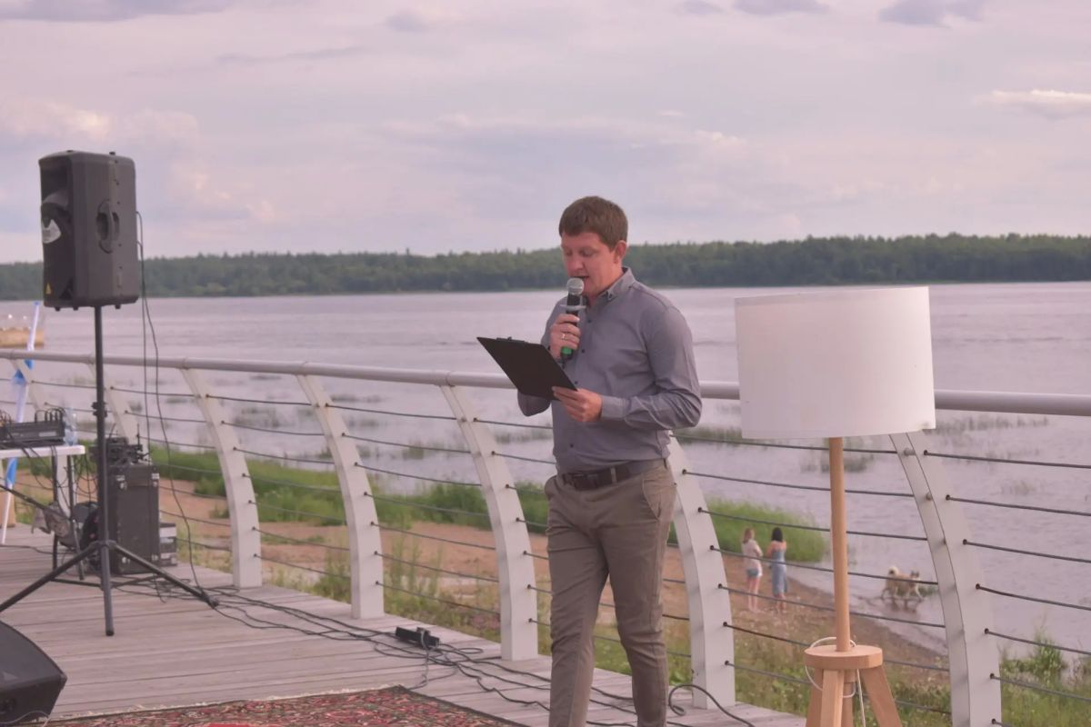 Лето, музыка и северная романтика: в Онежском округе открыли «Музыкальную гостиную» Лето, музыка и северная романтика: в Онежском округе открыли «Музыкальную гостиную»