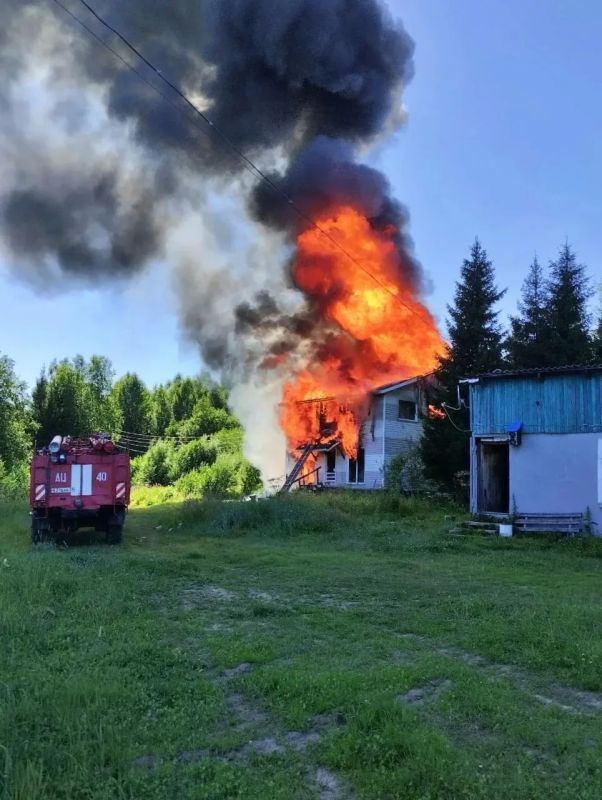 В Приморском округе сгорел гостевой дом на базе отдыха В Приморском округе сгорел гостевой дом на базе отдыха