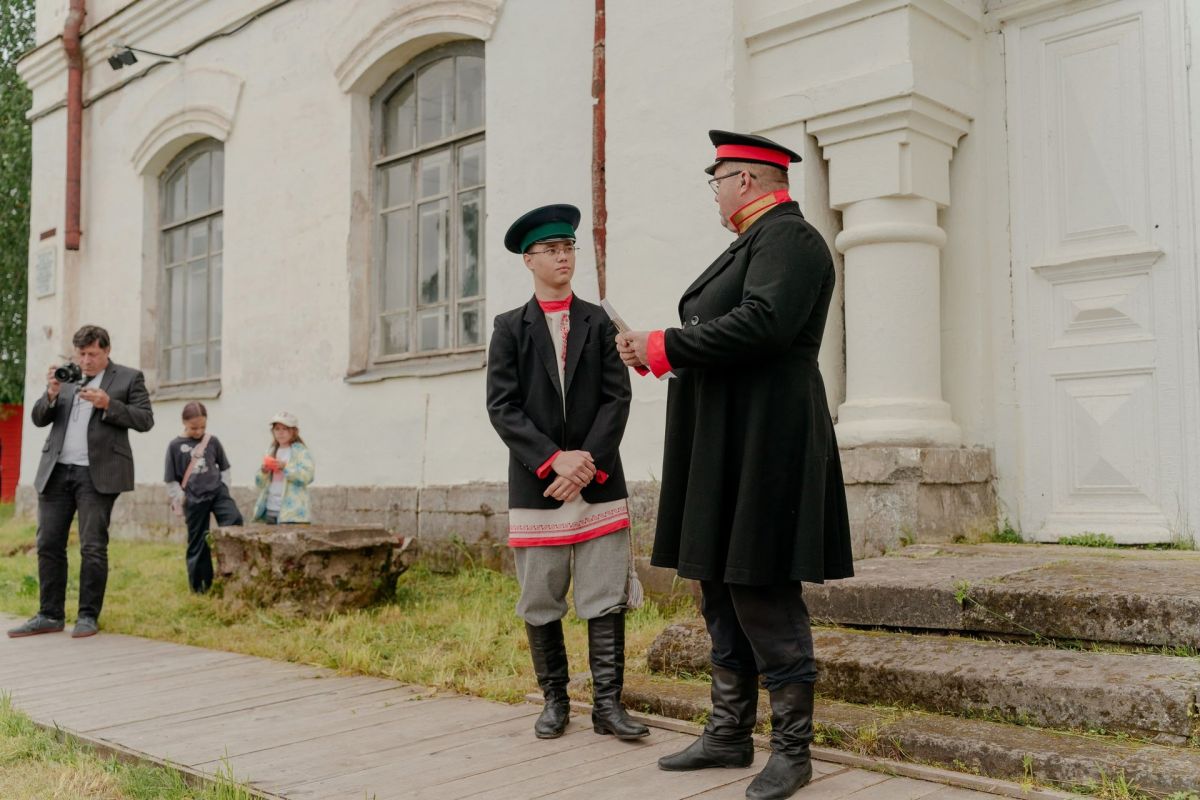 Пинежский городовой! Улицы Пинеги превратились в купеческий город XIX века! Пинежский городовой! Улицы Пинеги превратились в купеческий город XIX века!