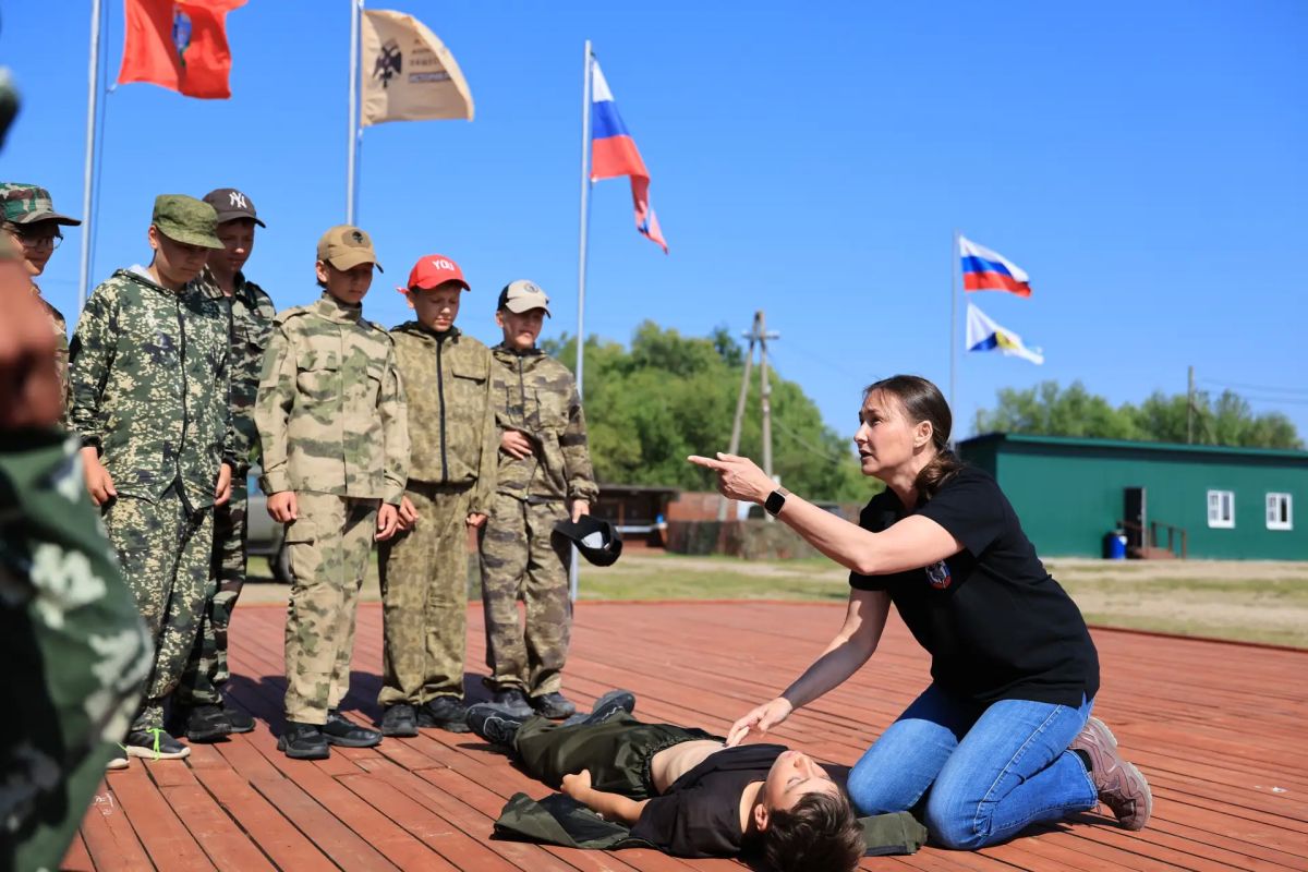 Каждое лето оборонно-спортивный лагерь «Архангел» на острове Краснофлотский становится точкой притяжения для сильных духом и телом ребят Каждое лето оборонно-спортивный лагерь «Архангел» на острове Краснофлотский становится точкой притяжения для сильных духом и телом ребят