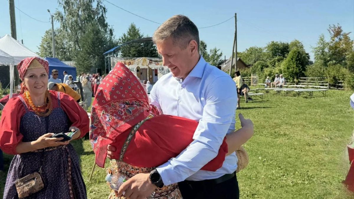 Игорь Арсентьев: Сегодня с огромной радостью посетил XIV Православнопатриотический фестиваль «Благодатное небо — 2026» в деревне Погост Няндомского округа Игорь Арсентьев: Сегодня с огромной радостью посетил XIV Православнопатриотический фестиваль «Благодатное небо — 2026» в деревне Погост Няндомского округа