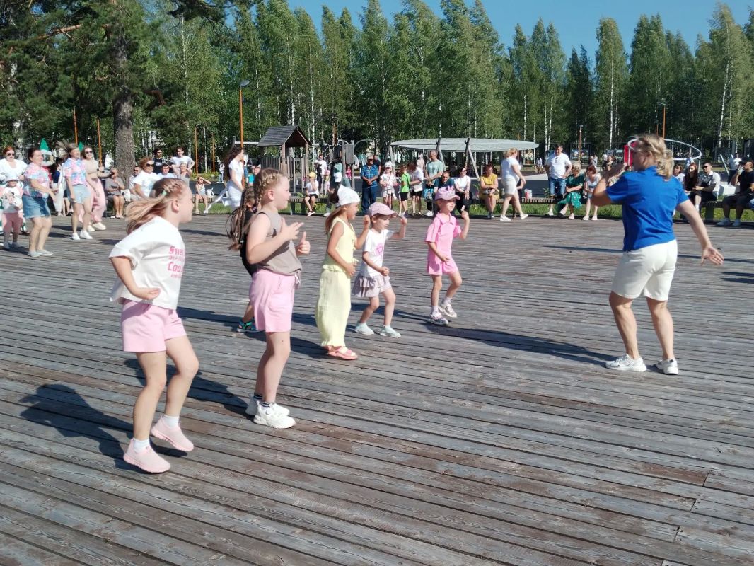 На «Звёздном берегу» весело! А у памятника Юрию Гагарину — интересно На «Звёздном берегу» весело! А у памятника Юрию Гагарину — интересно