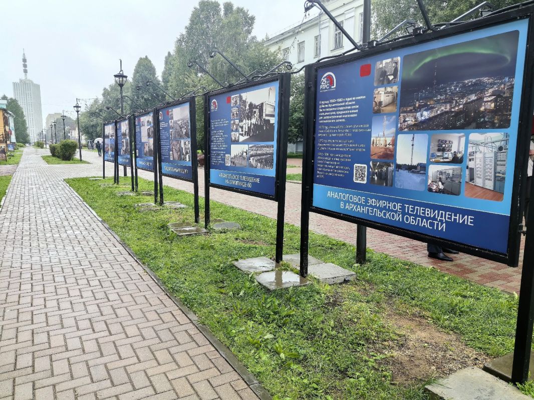 На Чумбаровке открылась новая уличная выставка в честь выдающегося учёного физика Бориса Розинга На Чумбаровке открылась новая уличная выставка в честь выдающегося учёного физика Бориса Розинга