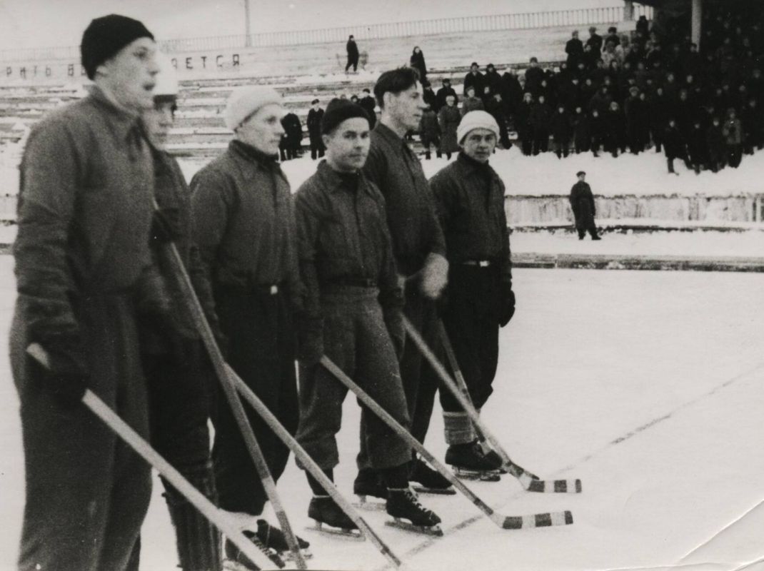 В этом году исполнится 80 лет со дня проведения первых матчей по хоккею с шайбой