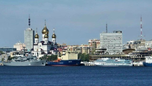 "Стоят мои корабли у пристани, как приколочены"