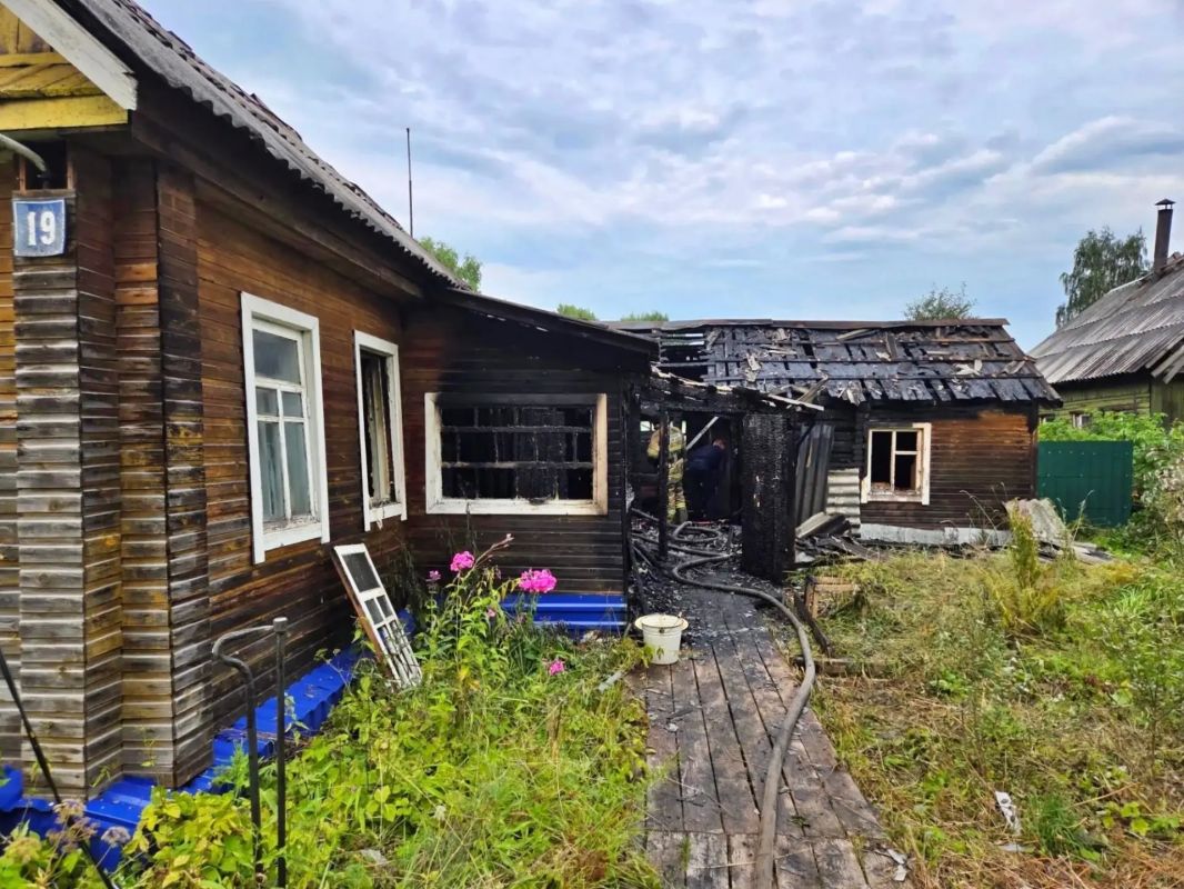 В Устьянском округе огонь уничтожил частный дом В Устьянском округе огонь уничтожил частный дом