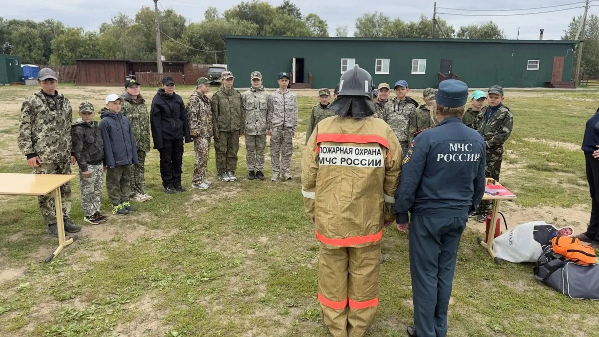 Сотрудники МЧС России продолжают профилактическую работу в палаточных лагерях региона Сотрудники МЧС России продолжают профилактическую работу в палаточных лагерях региона