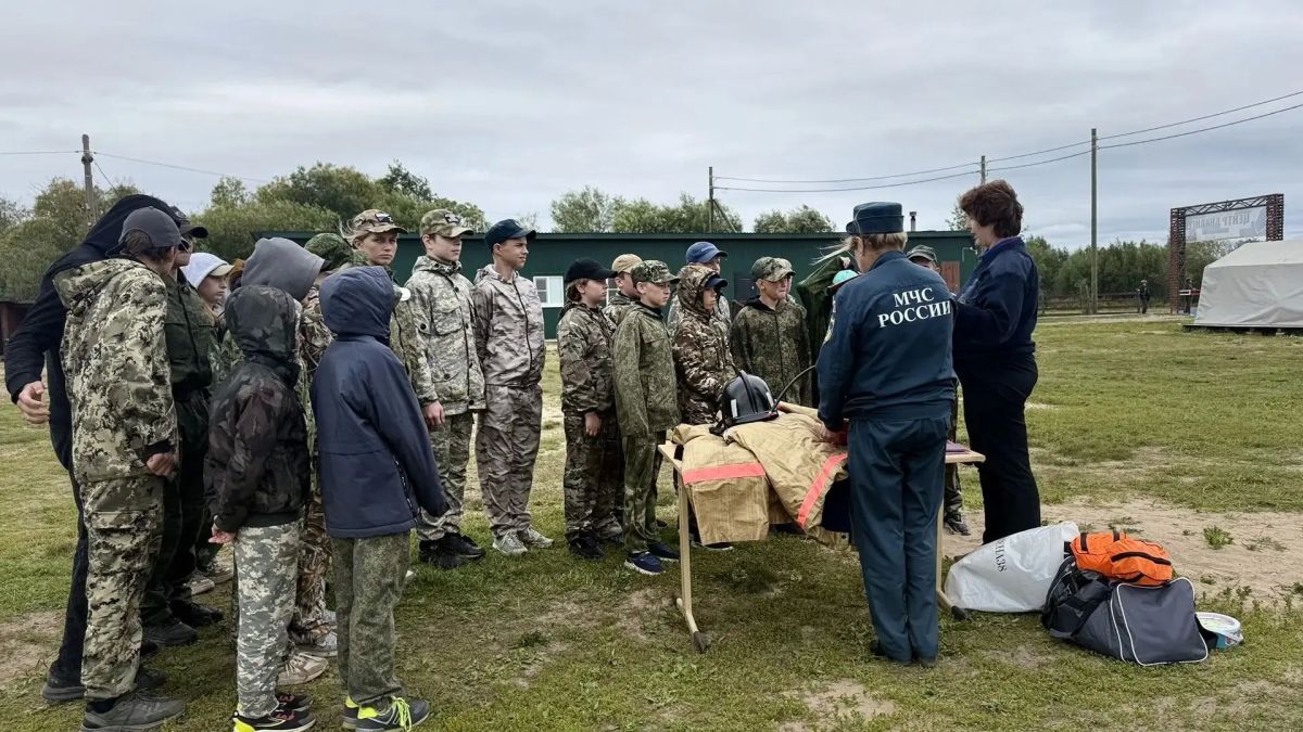 Сотрудники МЧС России продолжают профилактическую работу в палаточных лагерях региона Сотрудники МЧС России продолжают профилактическую работу в палаточных лагерях региона