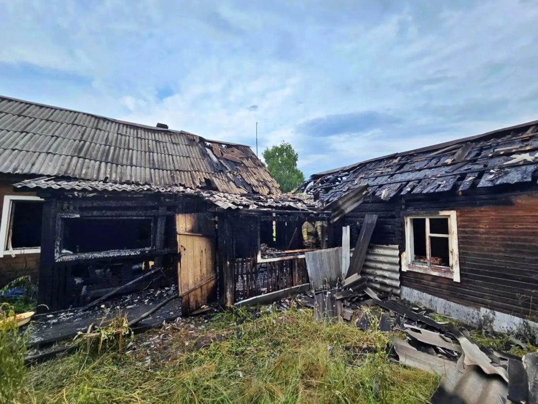 В Устьянском округе огонь уничтожил частный дом В Устьянском округе огонь уничтожил частный дом