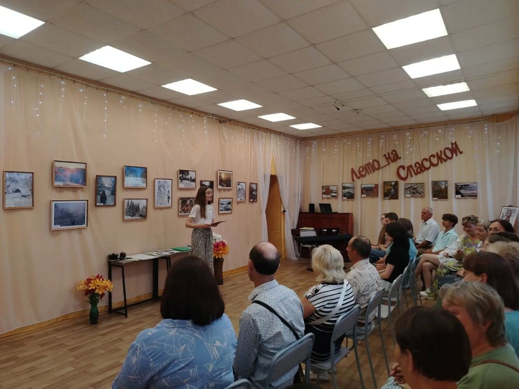 Красноборской библиотеке открылась фотовыставка Алексея Белякова «Времена года на Русском Севере» Красноборской библиотеке открылась фотовыставка Алексея Белякова «Времена года на Русском Севере»