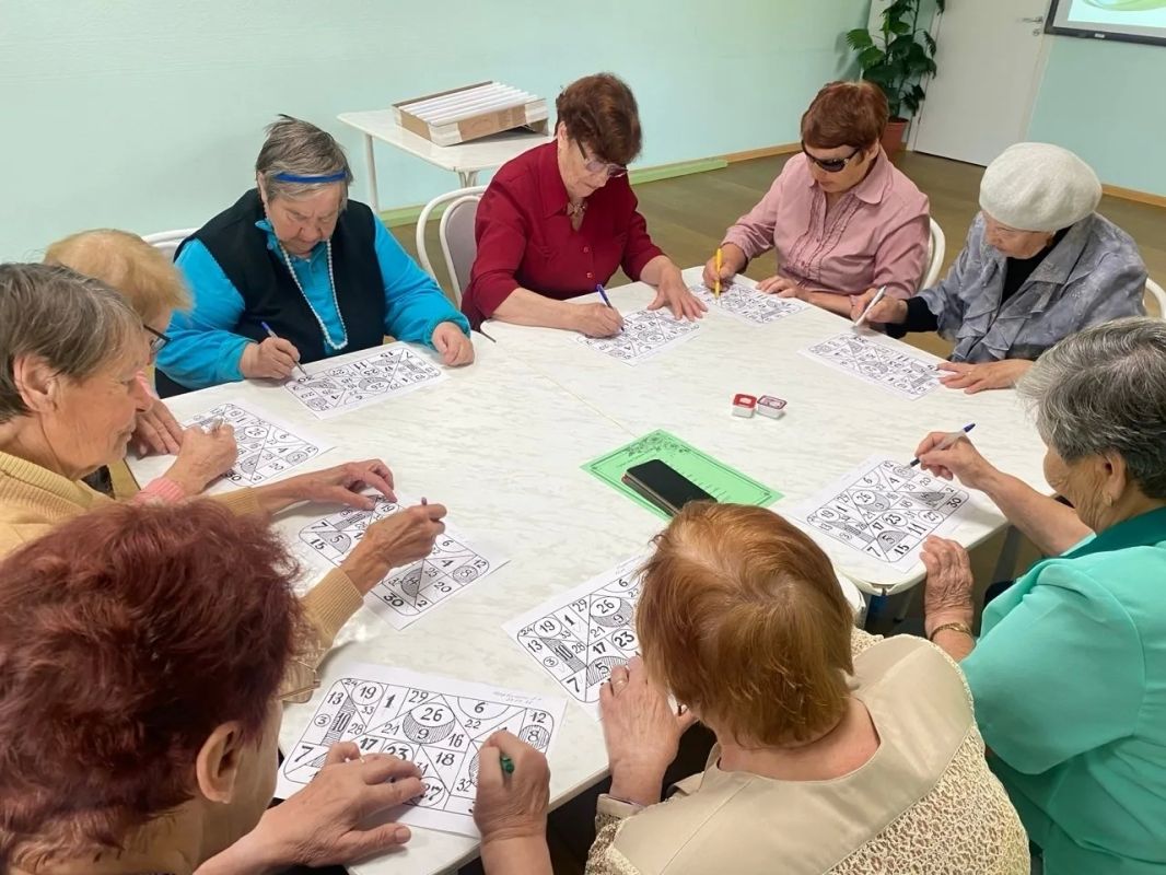 «Сохраняем ясность мысли»: в Коноше прошёл интеллектуальный фитнес для старшего поколения «Сохраняем ясность мысли»: в Коноше прошёл интеллектуальный фитнес для старшего поколения