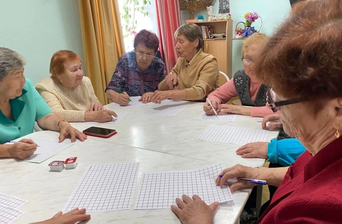 «Сохраняем ясность мысли»: в Коноше прошёл интеллектуальный фитнес для старшего поколения «Сохраняем ясность мысли»: в Коноше прошёл интеллектуальный фитнес для старшего поколения