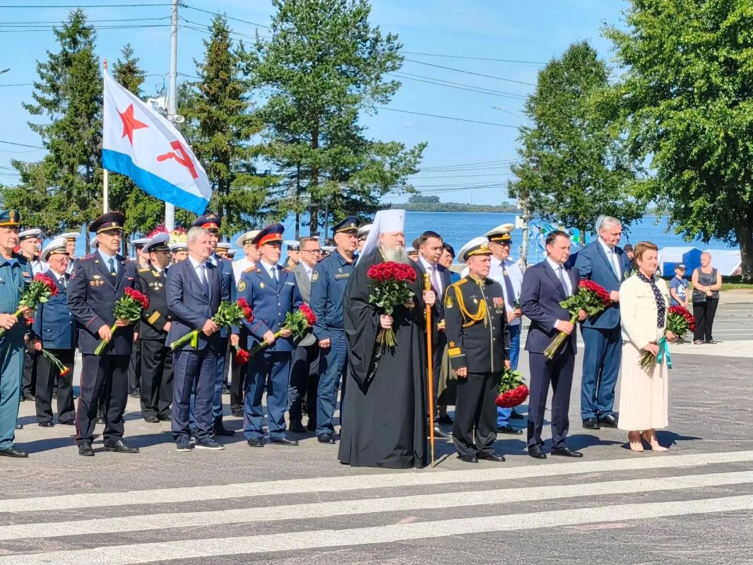 Ежегодно День Военно-морского флота отмечается в России в последнее воскресенье июля Ежегодно День Военно-морского флота отмечается в России в последнее воскресенье июля