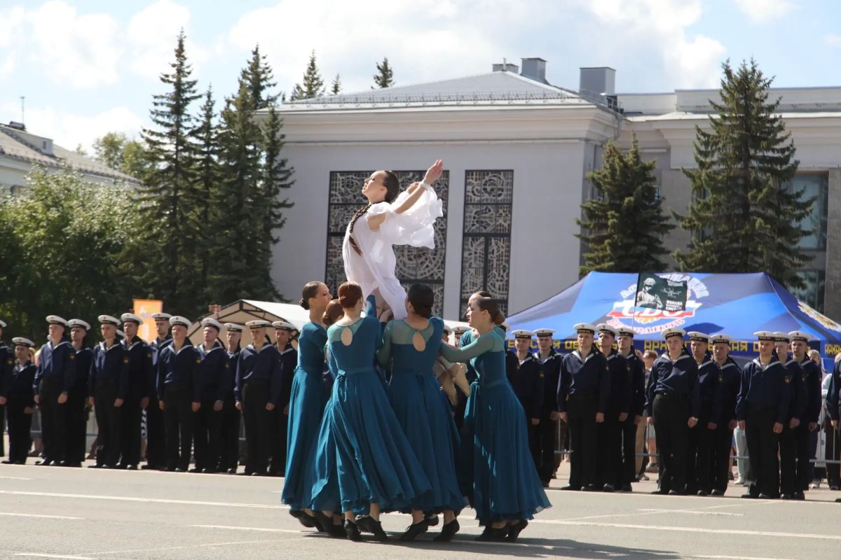 Праздник, наполненный гордостью, благодарностью и верой Праздник, наполненный гордостью, благодарностью и верой