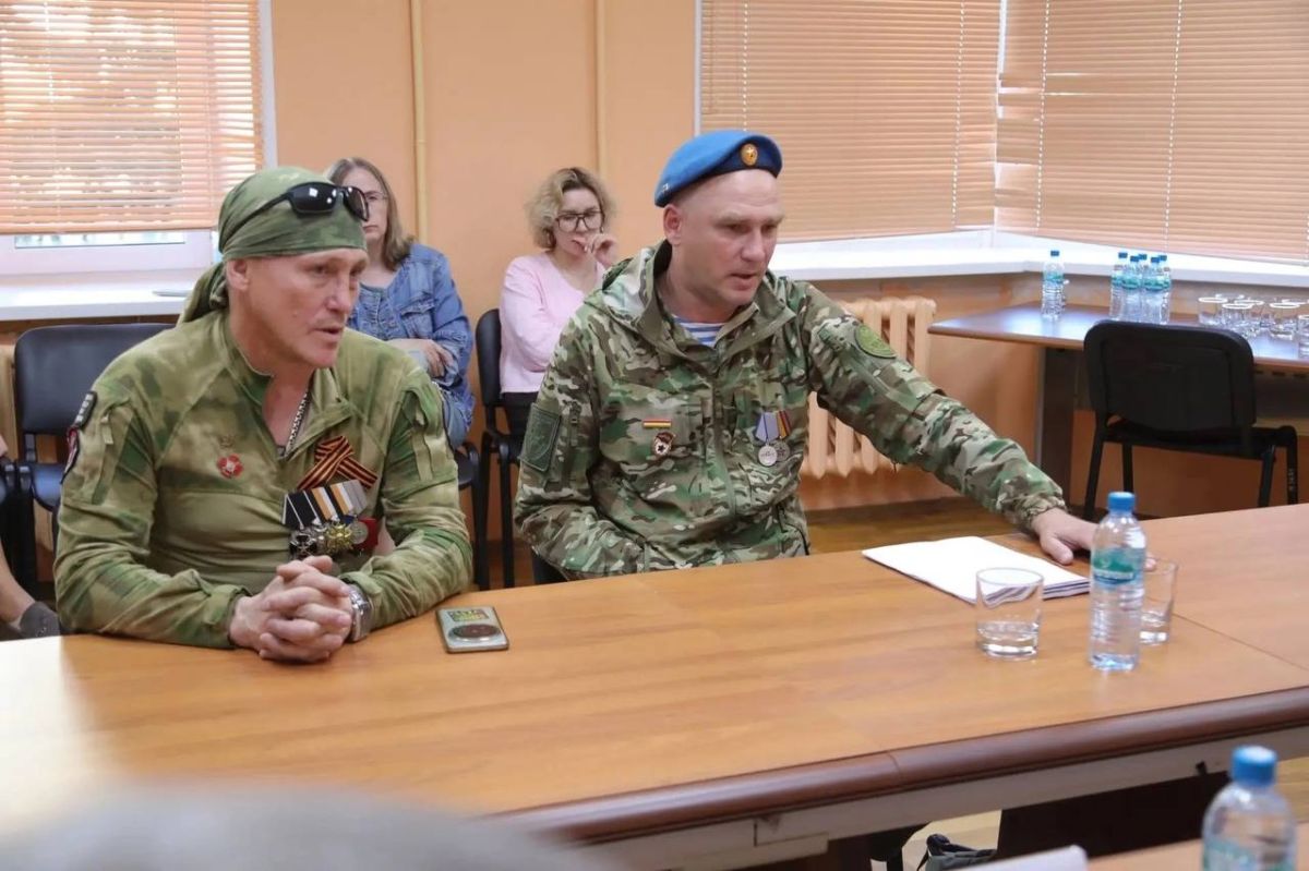 Игорь Арсентьев: Сегодня вместе с командой регионального правительства провели личный приём для участников СВО и их близких Игорь Арсентьев: Сегодня вместе с командой регионального правительства провели личный приём для участников СВО и их близких