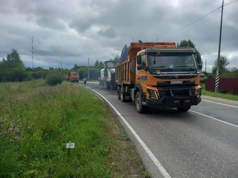 На трассе М-8 «Холмогоры» – Котлас ведётся фрезерование дорожного покрытия На трассе М-8 «Холмогоры» – Котлас ведётся фрезерование дорожного покрытия