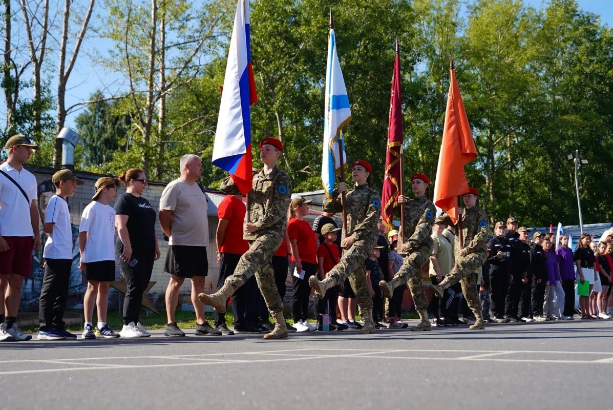 Родина начинается с семьи. Именно под таким девизом в Поморье прошёл региональный этап Всероссийской военно-патриотической игры «Семейная зарница» Родина начинается с семьи. Именно под таким девизом в Поморье прошёл региональный этап Всероссийской военно-патриотической игры «Семейная зарница»
