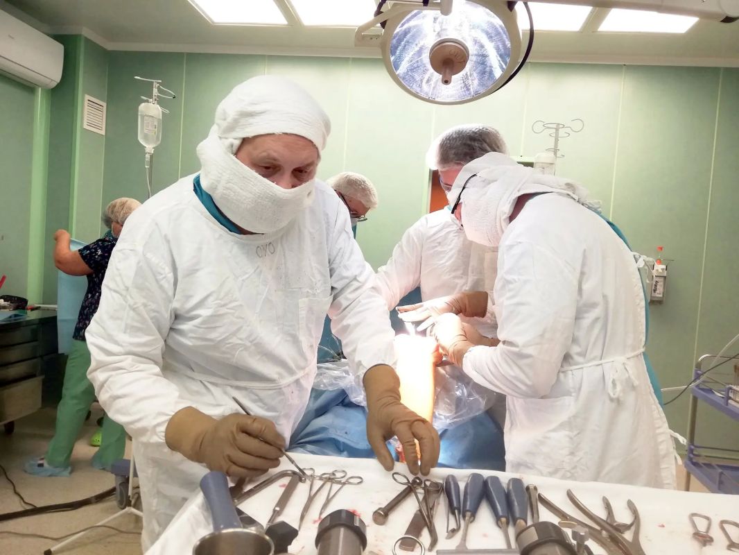 Сегодня 50-летний юбилей своей трудовой деятельности отмечает травматолог-ортопед центра Семашко Сергей Боканов Сегодня 50-летний юбилей своей трудовой деятельности отмечает травматолог-ортопед центра Семашко Сергей Боканов