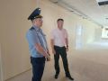 Прокурор Виноградовского района проверил ход капитального ремонта школы в пос